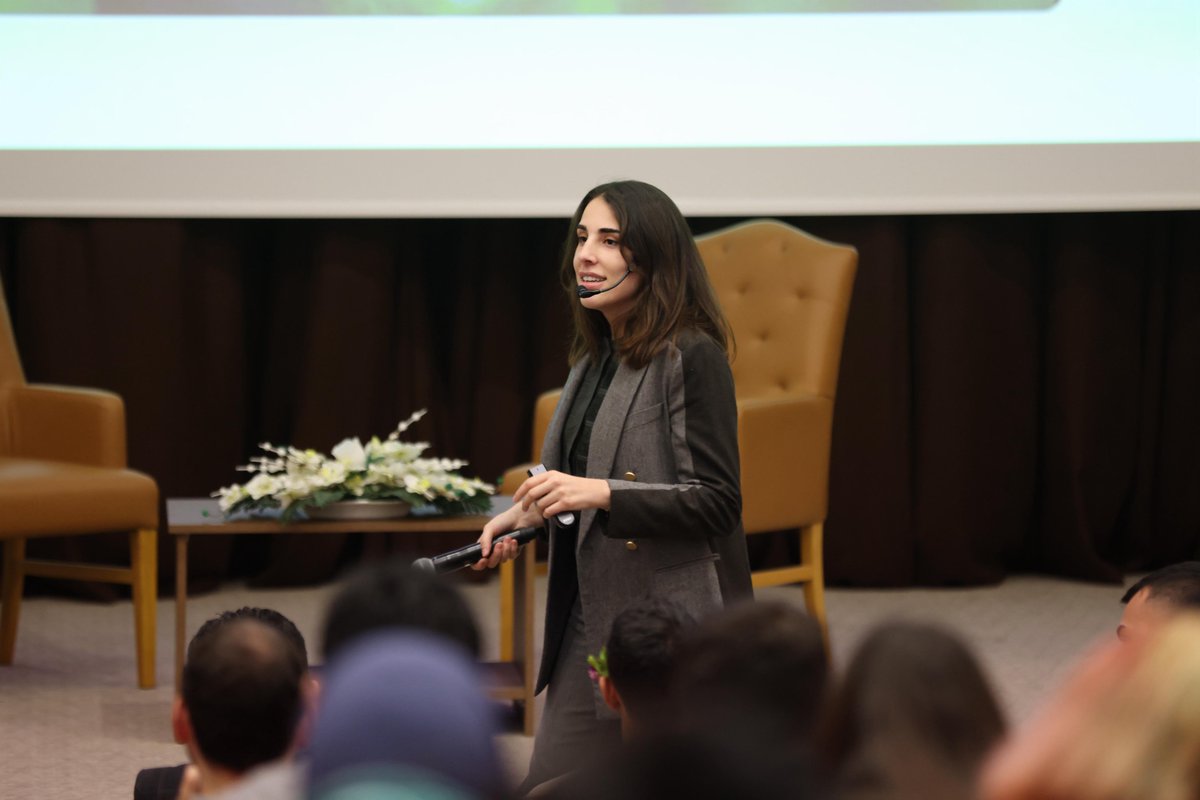 Kilit Grup Yönetim Kurulu Üyesi, Strateji, Marka ve Deneyim Grup Başkanı Pelin Kilit; Akdeniz Üniversitesi İletişim Fakültesinde düzenlenen "Kariyer Yolculuğu" adlı söyleşide öğrencilerle buluştu.