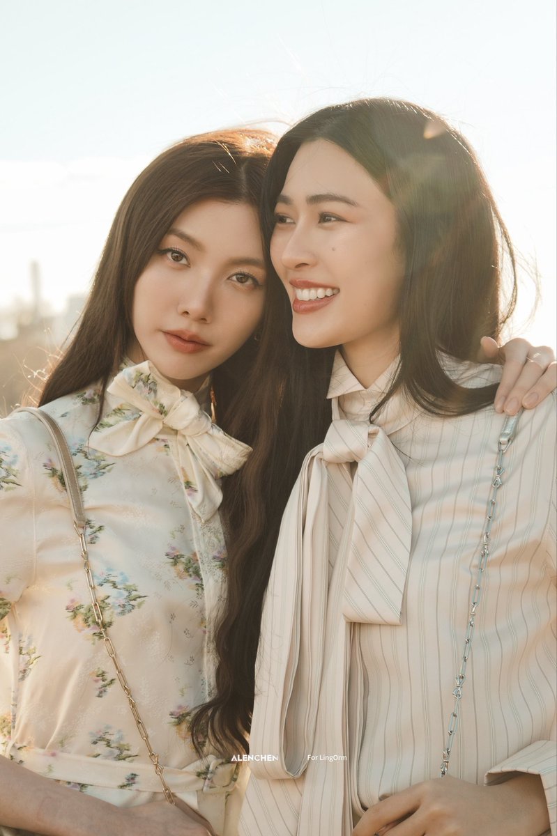 “หลิงของออม ของออมคนเดียว”

LINGORM BA DIOR AT PFW26 #LingOrmDiorAW26 #DiorAW26 #PFW #LinglingKwong #OrmKornnaphat <a href="/Dior/">Dior</a> <a href="/linglingsirilak/">linglingsirilak</a> <a href="/ormmormm/">orm kornnaphat🌈</a>