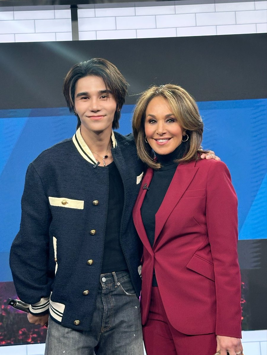 “Jeff Satur” ศิลปินไทยคนแรก สร้างประวัติศาสตร์ในสหรัฐอเมริกา! ร่วมโชว์ในรายการ “Good Day New York” และ “Global Spin Live” ที่ “Grammy Museum”

#JeffSatur 
#gdny
#GrammyMuseum
#GlobalSpinLive

📍 m.facebook.com/story.php?stor…

“Jeff Satur” ศิลปินไทยมากความสามารถ สร้างความฮือฮาอีกครั้ง