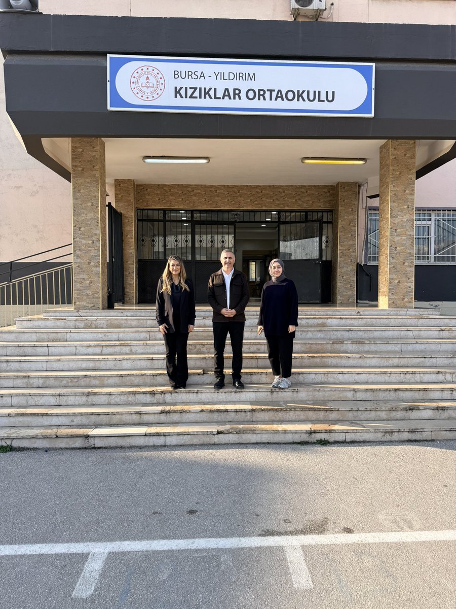 kiziklarortao16's tweet photo. Okulumuzun eTwinning başvuru sürecinde bizlere rehberlik etmek üzere okulumuzu ziyaret eden İl eTwinning sorumlusu Feride Başak Başar hocamıza okulumuz adına çok teşekkür ederiz 😊🙏💐🇹🇷

@tcmeb @bursailmem16 @GurhanCokgezer @yildirimilcemem @FerdiMARAL https://t.co/DoU1hFmn9J