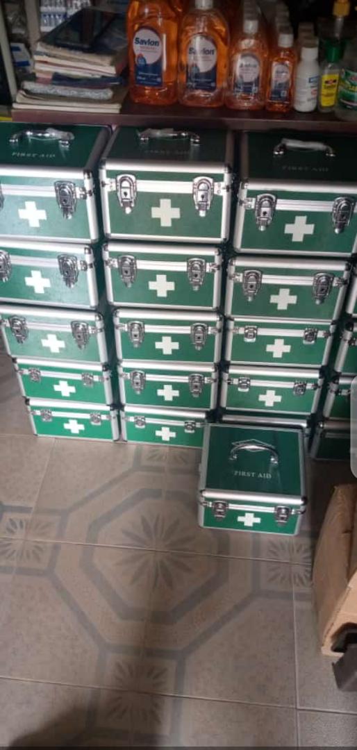 EkwunifeJustin1's tweet photo. Days of unexpected accidents, a fully kitted first aid box in your car or home is very essential.
Smallest size 35,000

Medium size 40,000

Biggest size 55,000

DM to order 08064555367
@EllaMedical https://t.co/wH6ITvAV01