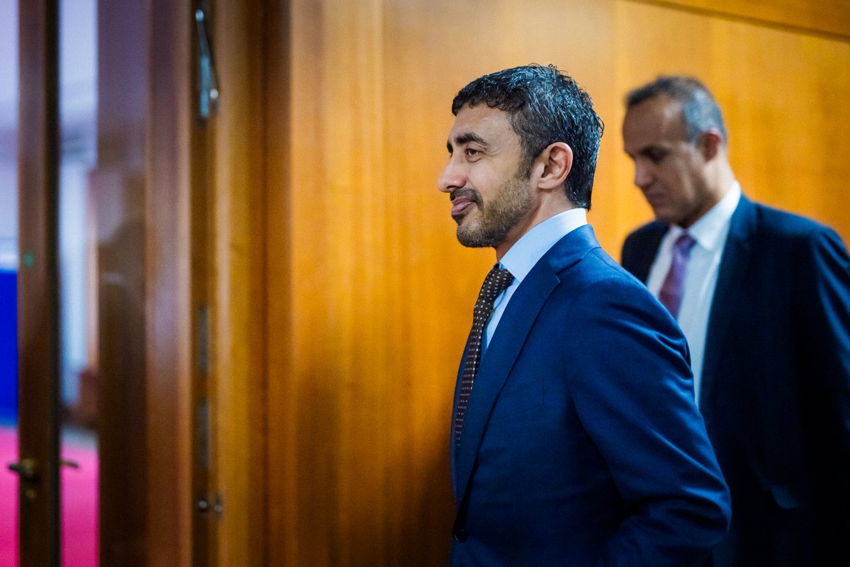 Abdullah bin Zayed traf sich in Berlin mit @AussenMinDe Sie bekräftigten die Stärkung der strategischen Beziehungen zwischen 🇦🇪 &amp; 🇩🇪 und erörterten und die jüngsten Entwicklungen in d. Region sowie deren Auswirkungen auf die Stabilität d. Region und den Weltfrieden.
