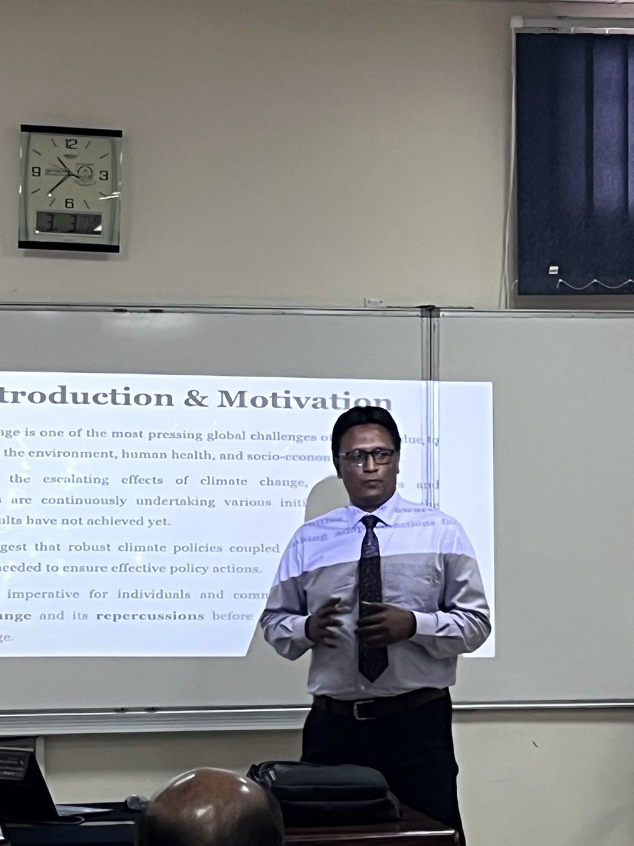 UoNcemis's tweet photo. نظّمت كلية الاقتصاد والإدارة ونظم المعلومات بجامعة نزوى حلقة نقاش بعنوان
“هل تؤدي الرقمنة إلى زيادة الوعي المناخي؟”
قدمها د. محمد بختيار حسن من قسم الاقتصاد.

#جامعة_نزوى #CEMIS https://t.co/TTZTRBNKpn