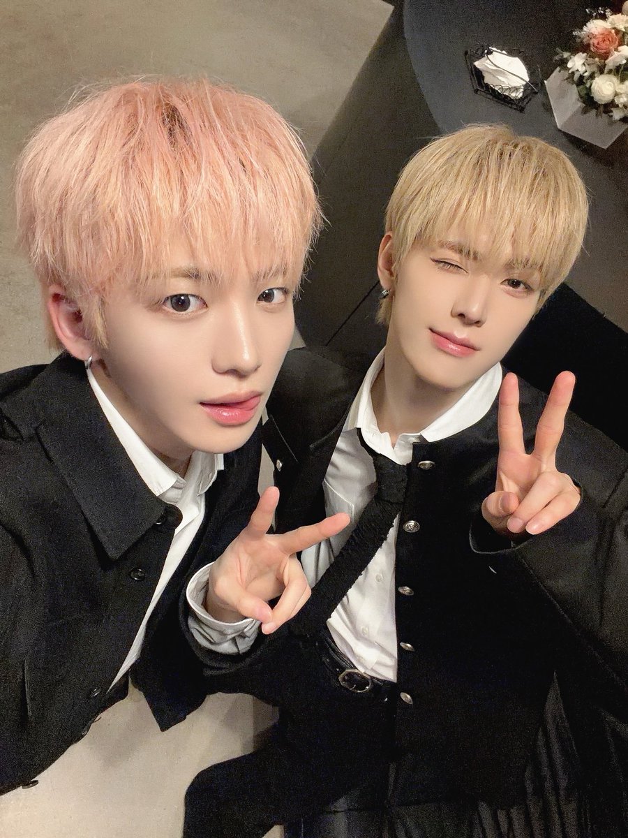 [👀] 
⠀
🎸 #WOODZ Pre-Listening Session Behind Photo 🎸
⠀
#xikers #싸이커스
#민재 #MINJAE #진식 #JINSIK
#Archive_1 #WDZMAGAZINE