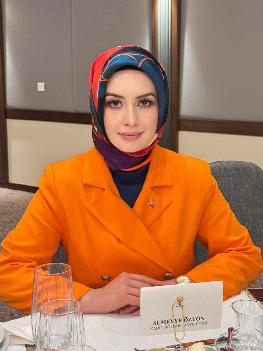 sumeyyeozyonn's tweet photo. Sayın Cumhurbaşkanımız Recep Tayyip Erdoğan ve Sayın Emine Erdoğan Hanımefendinin teşrifleriyle gerçekleşen geleneksel iftar programımızda birlik ve beraberliğin bereketini paylaştık.
#MilletimizleİnancımızBir

AK Parti Genel Merkez 📍 https://t.co/RbIr3IjKPj