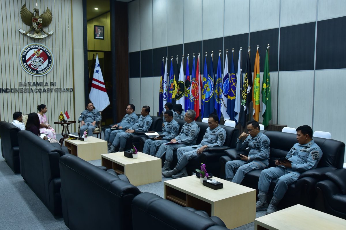 SLinIndonesia's tweet photo. [Sri Lankan Mission in Indonesia Initiates Discussions on Structured Cooperation with Indonesian Maritime Security Agency]

For more details: https://t.co/Q5ibSdjv2j

#diplomacylk #srilankainindonesia #bilateralcooperation #bilateral #maritime #maritimecooperation https://t.co/B6idoB9aSm
