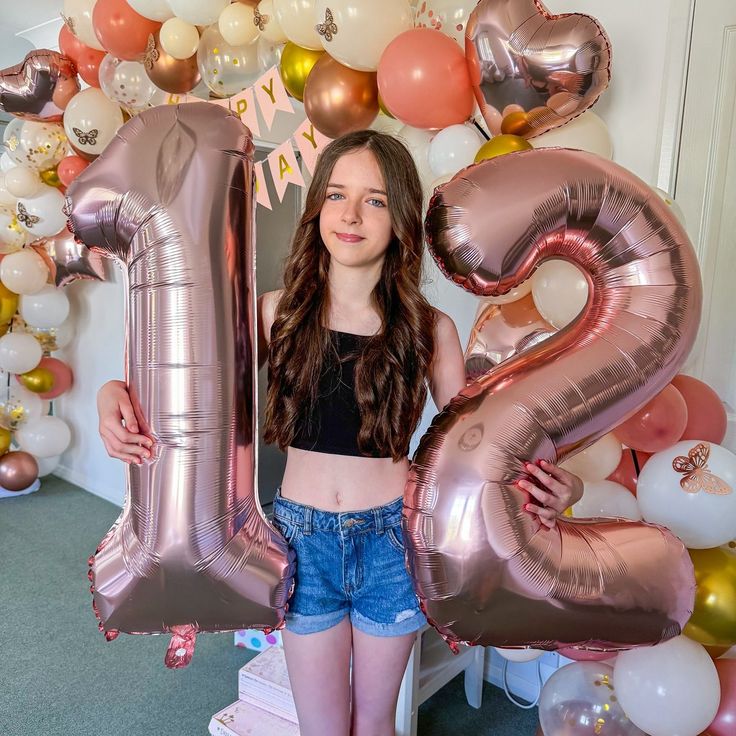 jasmineKin29396's tweet image. Today's Ana's birthday she is my cousin now she turned 12 wish her birthday 🎂🎂 and pray for her Best future 🎁🎁