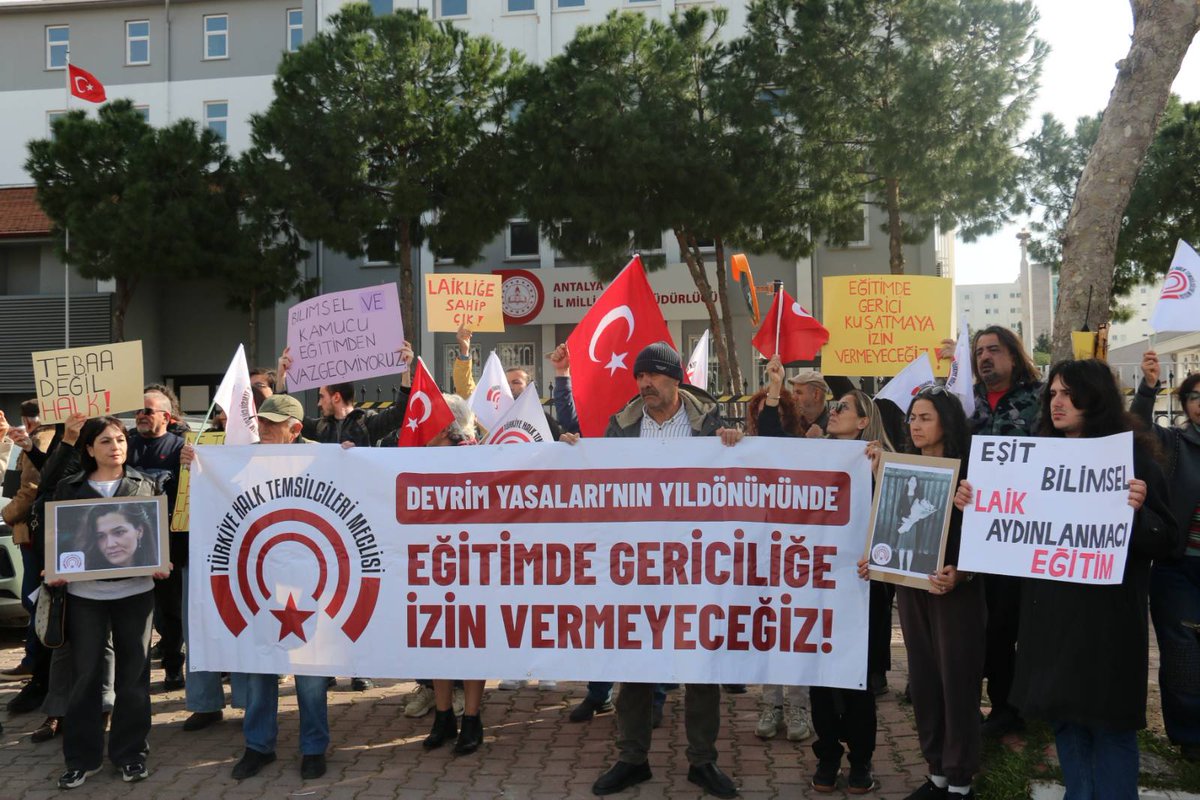 THTM Antalya Öğretmen İnisiyatifi, Devrim Yasalarının yıl dönümünde basın açıklaması gerçekleştirdi
<a href="/thtmantalya/">Antalya Halk Temsilcileri Meclisi</a> <a href="/Thtmogretmen07/">THTM - Antalya Öğretmen İnisiyatifi</a> 

antalyakenthaber.com/thtm-antalya-o…