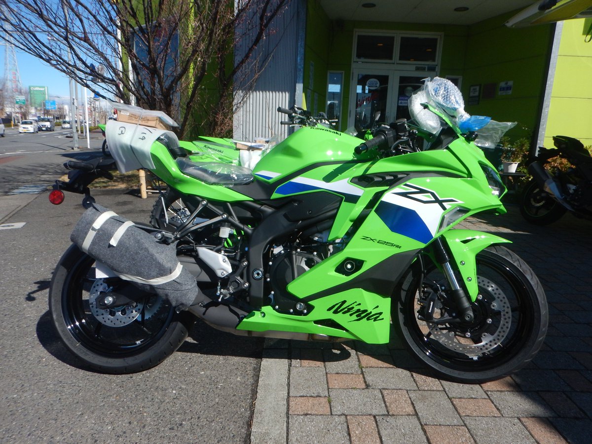 連休をいただきありがとうございました🙇 今日は「ライムグリーン」が