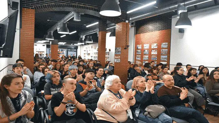 Carabanchelnet's tweet photo. 📌Más de 200 feministas antifascistas llenamos el Espacio Rosa Luxemburgo rumbo al 8M
https://t.co/ogmeHu2Cao
#Carabanchel #Madrid #VIDEOS #8m #antifascistas #EspacioRosaLuxemburgo #feministas #LibresyCombativas https://t.co/XNPAkIMLJO