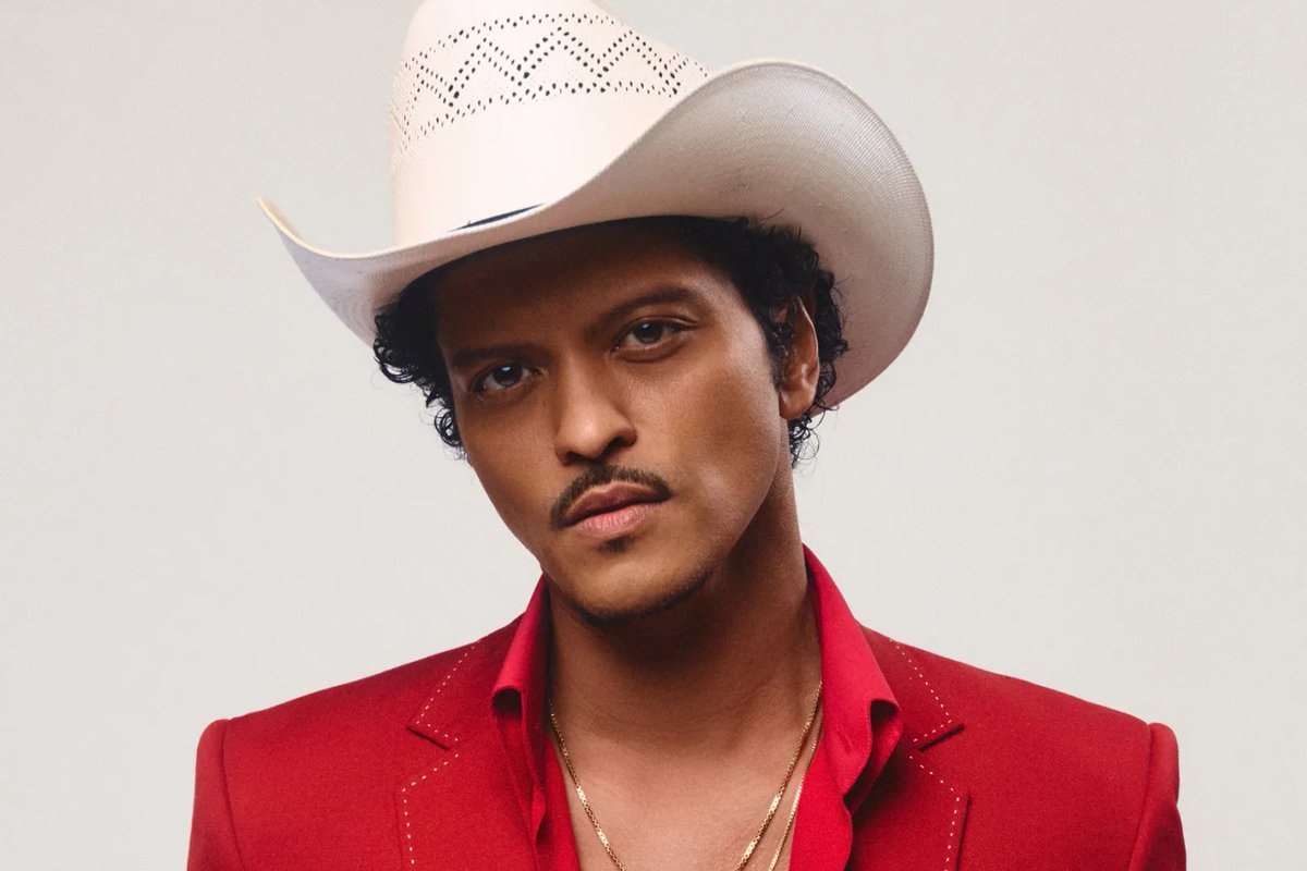 gundemio's tweet photo. Şarkıcı Bruno Mars'ın adı 68 milyon dolar kaybettiği kumarhanenin önündeki caddeye verildi. https://t.co/qHt2WIJpMC