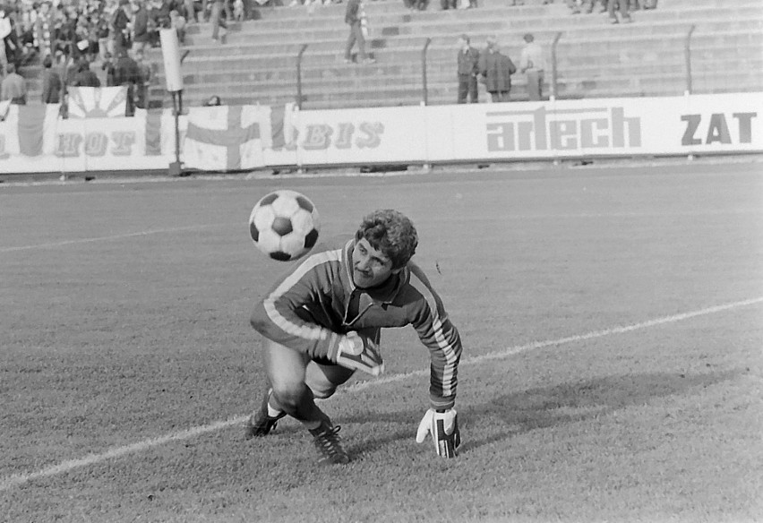 Florentynowicz's tweet photo. #70latTemu #TegoDnia #4marca 1956 r. urodził się były bramkarz ŁKS-u, Józef Robakiewicz, brat Zbigniewa i Ryszarda, wujek Pawła Golańskiego. W @LKS_Lodz grał w latach 80. https://t.co/C4GrXAZOnd