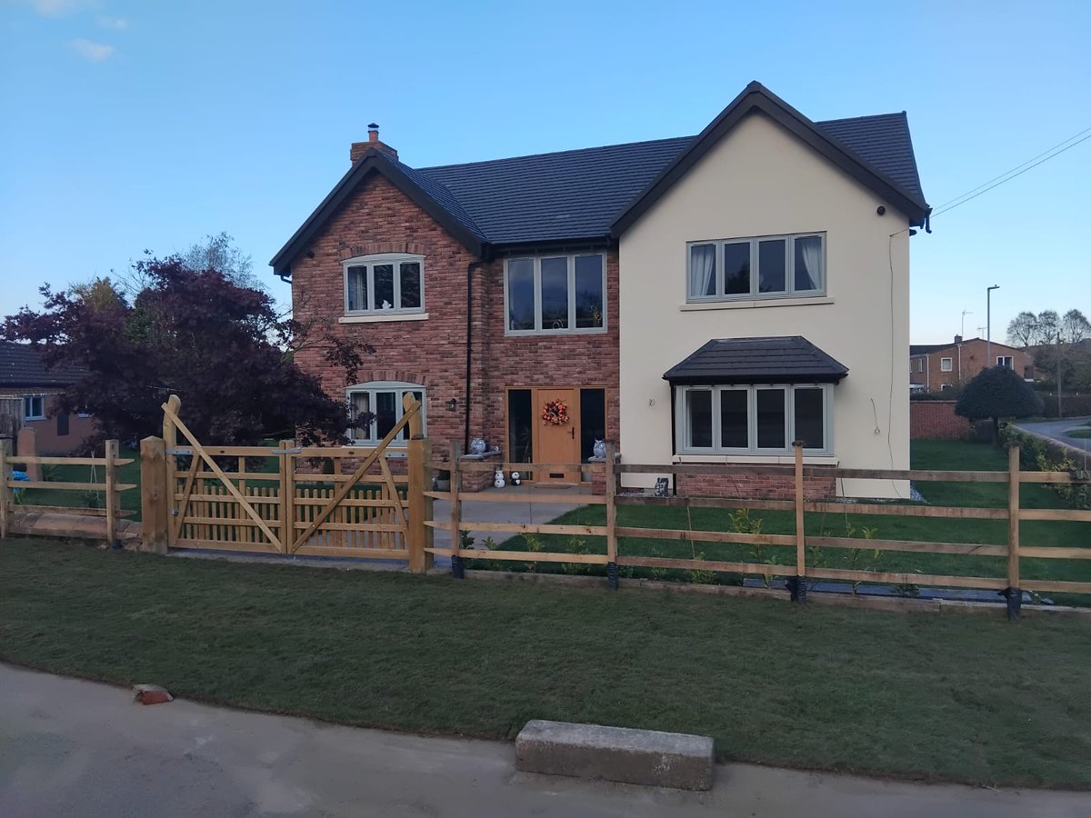 Lovely completed property in Nottinghamshire.
We supplied our cast stone stooled cills for this little project.  Really does add class to any window frame.
#caststonemanufacturers
#architecturalcaststone
#wetcaststone
#wetcast
#caststone
#reconstitutedcaststone
#stonebydesign