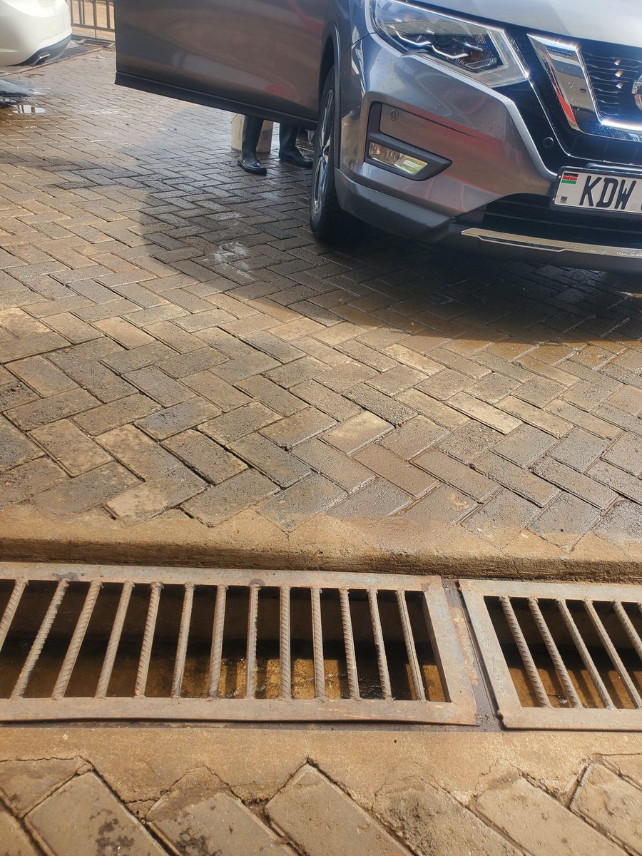 JCarhire's tweet image. Tangu nifuatilie story ya key cloning vizuri hata car wash guy key yangu hashiki nowadays. I watch them step by step with my keys in the pocket. Hii town usipojichunga utachungwa