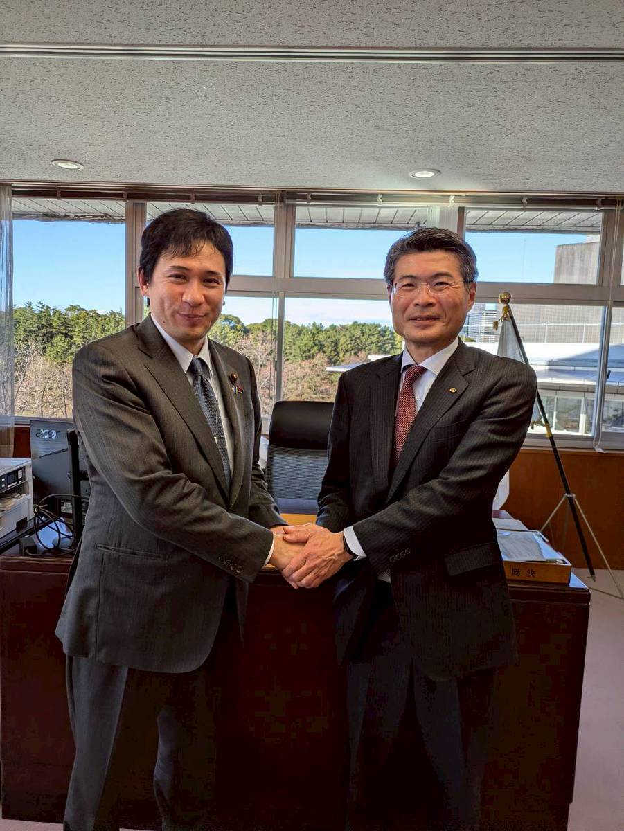 Katoryusho's tweet photo. 平田研 長崎県知事が国土交通省を訪問され、政務官室にもお越しいただきました。
離島・半島を多く抱える長崎の課題解決に向け、国土交通行政の総合力を生かし、長���県と連携して取り組んでまいります。
私自身も長崎県出身の国会議員の一人として、長崎の未来づくりに向け、全力を尽くします。 https://t.co/dh5cgdJ4CR