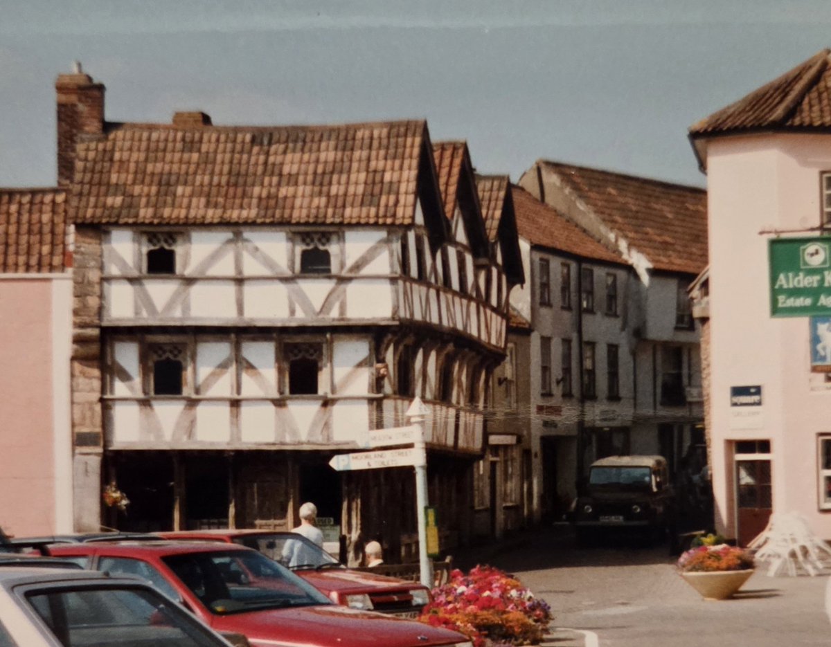 ianebbage1's tweet photo. "King John's Hunting Lodge" in the Market Place in Axbridge in Somerset was a wool-merchant's half-timbered house built in 1460. The origin of the name in uncertain #windowsonwednesday #woodensday https://t.co/Me9mm6SAly