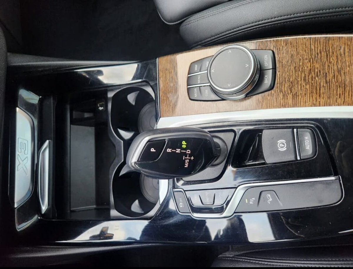 bud_burger1's tweet photo. 🚘 2019 BMW X3 xDrive30i AWD

✔ 139,039 km
✔ Gray exterior
✔ 248 hp 2.0L Turbo engine
✔ Automatic | AWD

⛽ 9.5L/100km combined
Spacious, smooth, and built for performance in all seasons.

VIN: 5UXTR9C54KLE14531

 🇳🇬25M
📦 Buying &amp; shipping to Nigeria

KB Autos 🚗 https://t.co/Tx3M76nzCA
