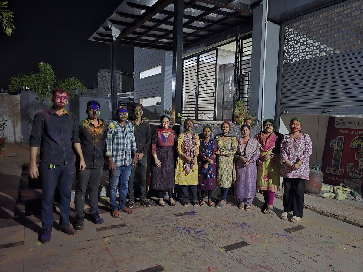 Niyatee_Org's tweet image. We celebrated Holi at our head office premises with all staff, spreading joy, unity, and vibrant colors. This festival of togetherness inspires positivity and success. Wishing everyone happiness and prosperity! 🎉✨ #HappyHoli #TeamCelebration #FestivalOfColors