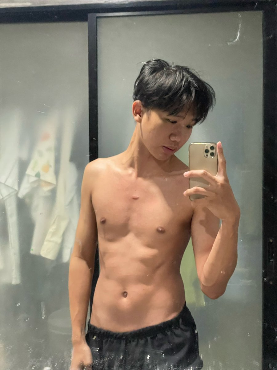 พอมอ. tweet media