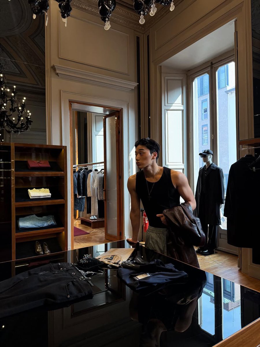 ขอนอนนี่นะ ไม่เปลี่ยนที่

 I ♥️ โมกล้ามเต๊ะ