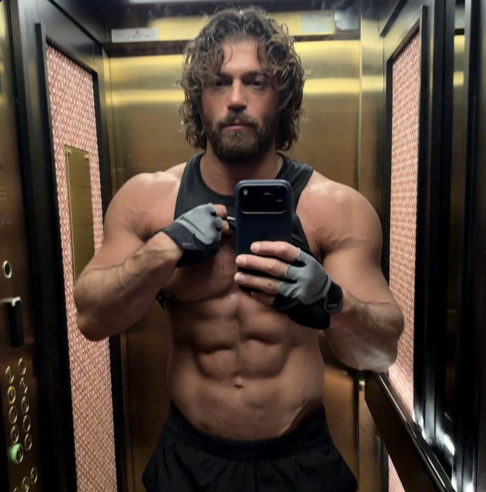 Despertarte y ver esto… no tiene precio 🔥💥🔥💥

I ❤️ CANYAMAN
#CanYaman ❤️