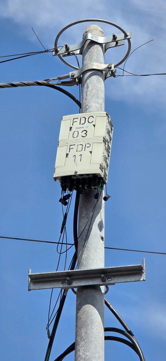 likie3's tweet photo. Dear @unifi  sila hantar technician untuk tutup anda punya port,dk terdedah mcm tu je, yg pesaing elok je tutup rapat. https://t.co/LUbq6SaP8h