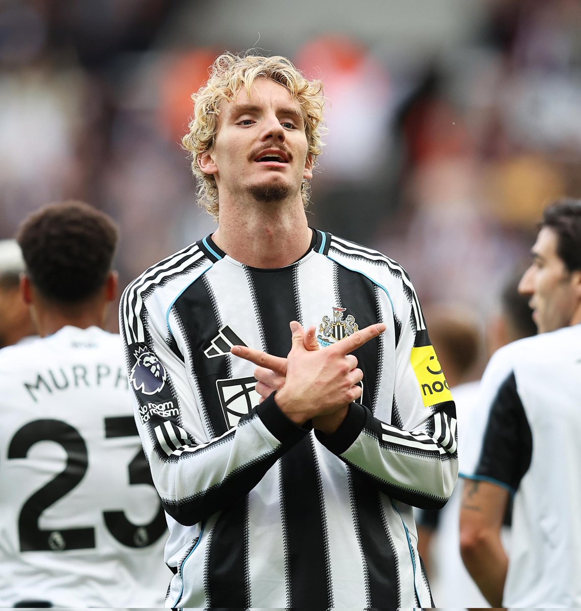 Which striker is scoring today 6'5 sesko or 6'6 woltermade?