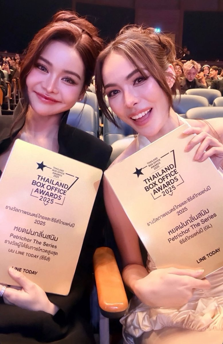 รักหมดหัวใจ❤️

#TBOA2025xENGLOT
#อิงล็อต #englot