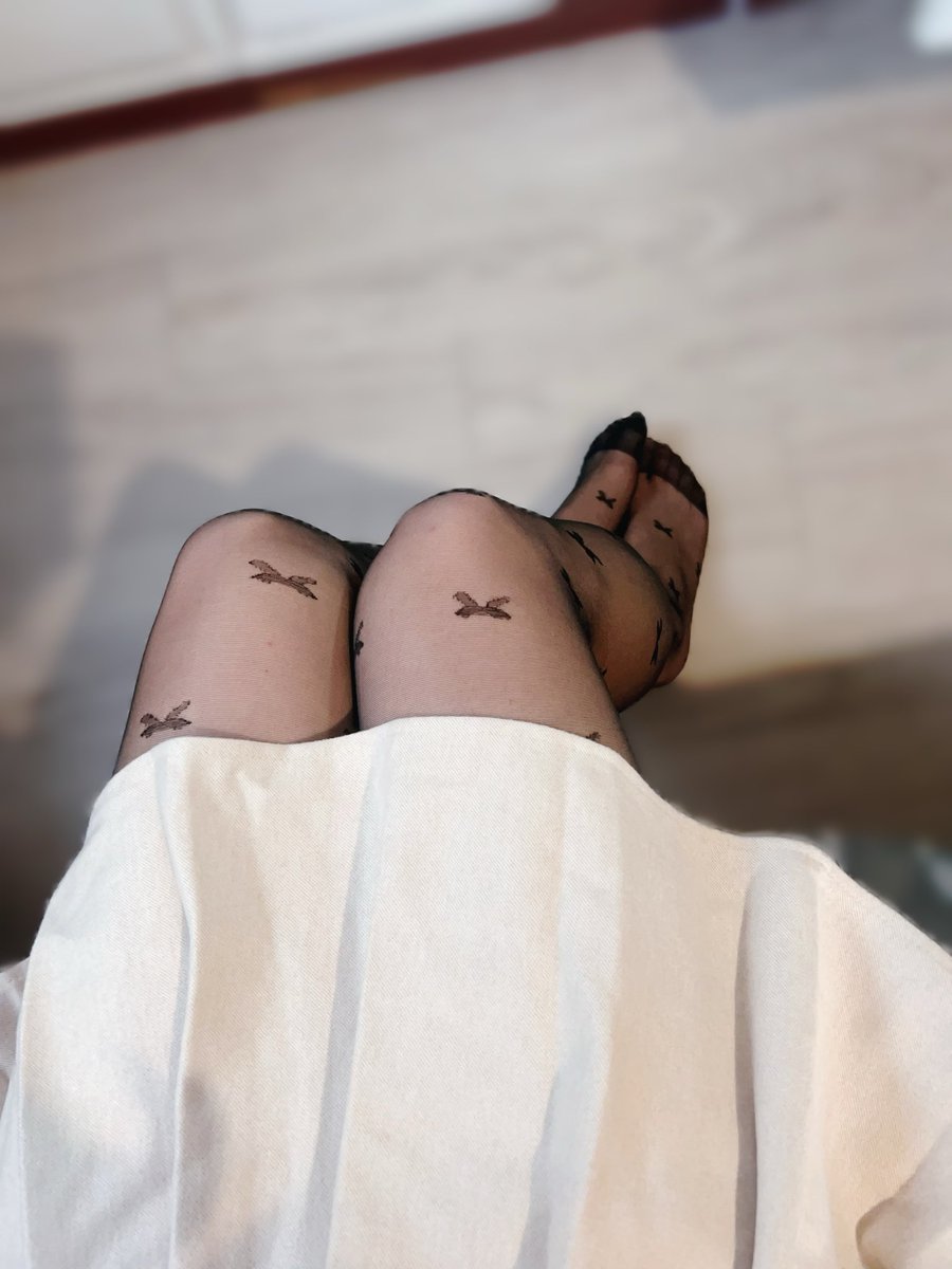 新襪襪
#黑絲 #連褲襪 #蝴蝶結 #短裙