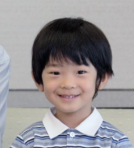 soramiteomou1's tweet photo. 悠くん
なんで左のモミアゲだけ長いの？ https://t.co/DvoinPxQPR
