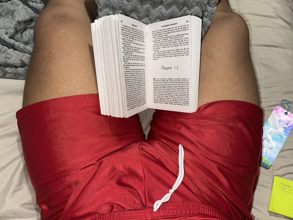 sam_dazzle's tweet photo. light reading before bed. https://t.co/vwjQNKClEH