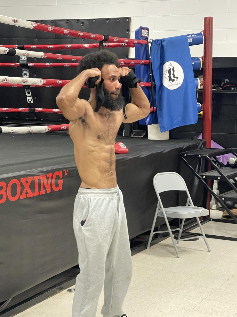 TaahirsElixir's tweet photo. Natural lightweight out of Atlantic City and Pleasantville New Jersey #cardio #boxing #BoxOffice #lightweight #fight https://t.co/MPCXKoLqJO