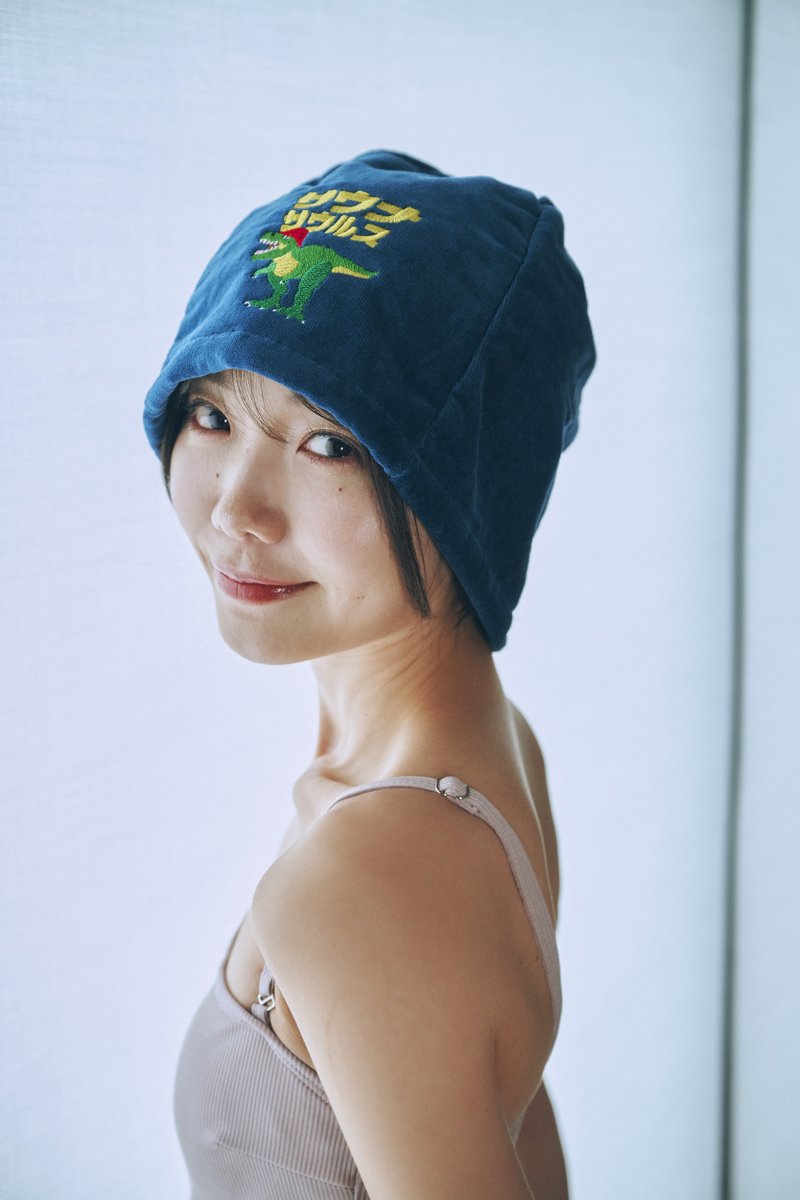 sauna_bros's tweet photo. ＼ #サウナグッズ をご紹介／

#松岡里英 さんが推す #サウナサウルス は
今治タオル生地100％で触り心地の良い
#サウナハット ＆ #サウナマット を販売中🦖

たくさんあるデザイン＆カラーの中から、
お気に入り1枚を見つけてみてください▽
https://t.co/umWjxpzQsB

@matuokarie0419 https://t.co/A9pnGCcFEX