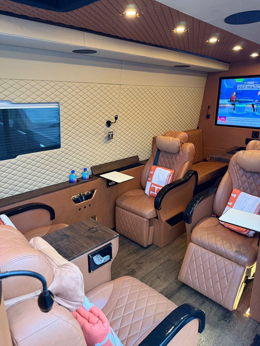 6startravel tweet media