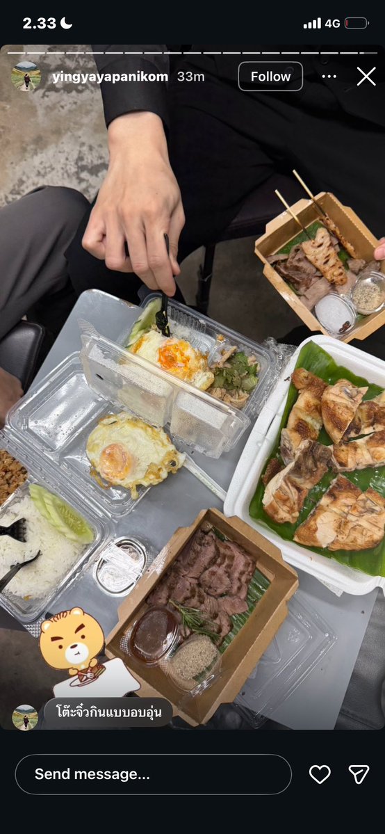 phuwlw's tweet image. pondphuwin sharing and eating on tiny table just so domestic of them