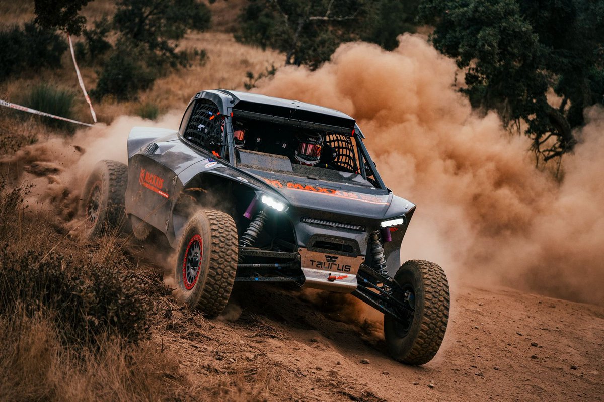 Maxxisrallyraid's tweet photo. 𝐋𝐄𝐕𝐄𝐋 𝐔𝐏 𝐰𝐢𝐭𝐡 𝐑𝐀𝐙𝐑 𝐑𝐀𝐈𝐃 + 
𝐄𝐧𝐠𝐢𝐧𝐞𝐞𝐫d 𝐭𝐨 𝐰𝐢𝐧. 
𝐏𝐫𝐨𝐯𝐞𝐧 𝐢𝐧 𝐑𝐚𝐥𝐥𝐲 𝐑𝐚𝐢𝐝. 
𝐀𝐯𝐚𝐢𝐥𝐚𝐛𝐥𝐞 𝐢𝐧 𝟑𝟎” &amp; 𝟑𝟐”.
——-
#Maxxis #FIA #W2RC #DR40 #RallyRaidPortugal https://t.co/lUsEF6KxLj