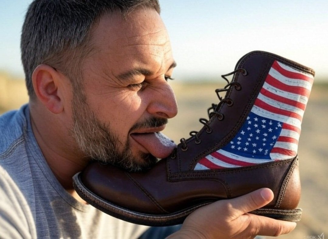 Este es el "patriota" para todos los descerebrados en España, cuando no pasa de ser un cobarde, traidor, seguidor de un pedófilo norteamericano. 
🤮🤮🤮🤮