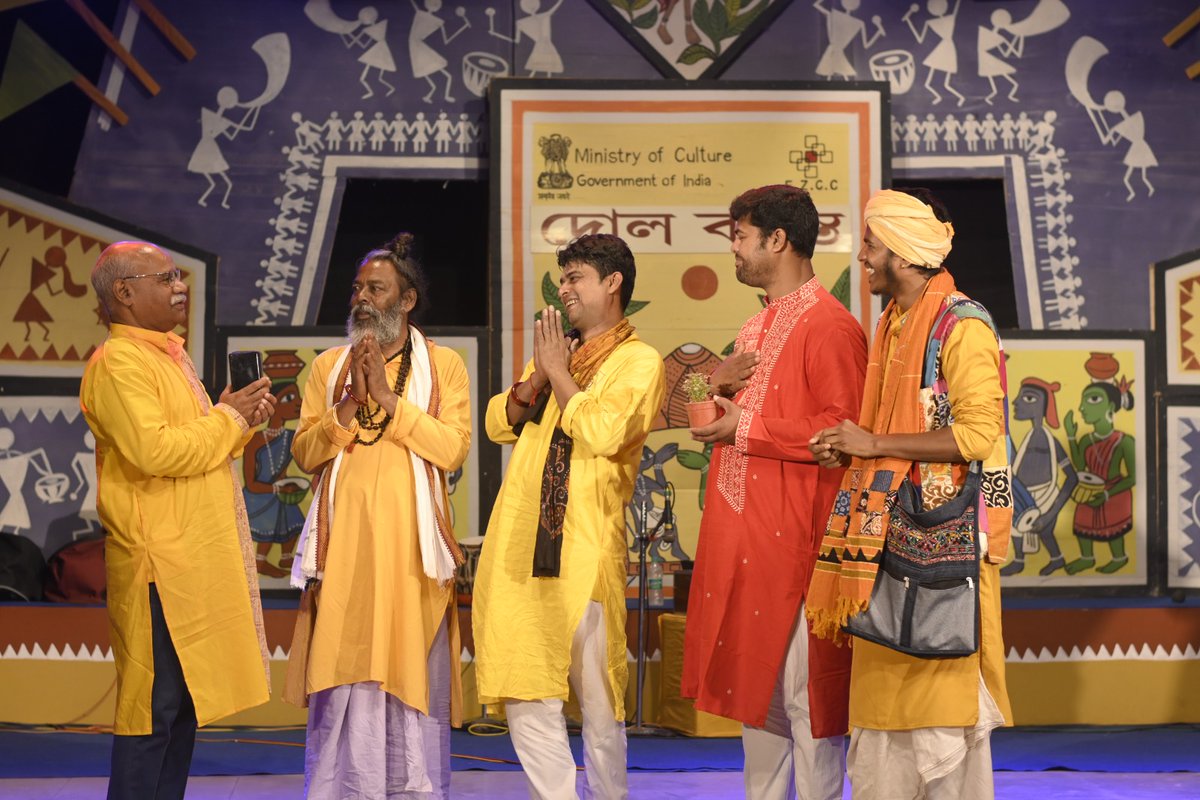 ezcckolkata's tweet photo. Eastern Zonal Cultural Centre, Kolkata Ministry of Culture, Government of India presents Dol Basanta 3 Day extravaganza of poetry, dance, and music from 2 - 4, March, 2026 at Srijani Shilpagram, Santiniketan.
The colourful essence of Dol Basanta, rich in cultural amalgamation, vibrantly welcomed spring.
Highlights from the Baul Fakir Sandhya.
#CultureUnitesAll
@MinOfCultureGoI  @AmritMahotsav @gssjodhpur @Rao_InderjitS