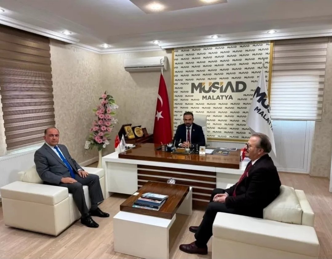 usiadmalatya's tweet photo. Uluslararası Sanayici ve İş İnsanları Derneği Genel Başkanı Nevaf Kılıç ve heyeti, MÜSİAD Malatya Şubesi Başkanı Yunus Akçin’i ziyaret etti.
Görüşmede iş dünyası ve ticari iş birlikleri ele alındı. Nazik ziyaretleri için teşekkür ederiz.
#USİAD #MÜSİAD #Malatya #Türkiye https://t.co/FFXY96qu94