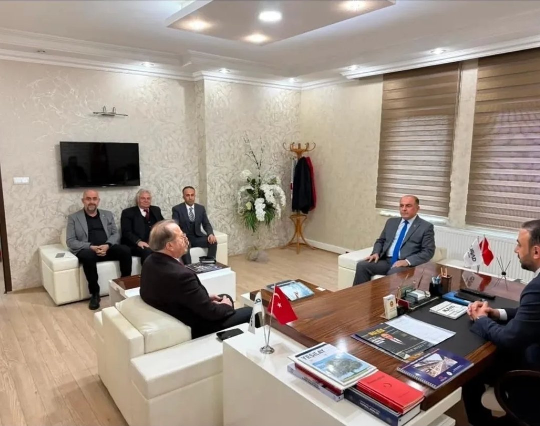 usiadmalatya's tweet photo. Uluslararası Sanayici ve İş İnsanları Derneği Genel Başkanı Nevaf Kılıç ve heyeti, MÜSİAD Malatya Şubesi Başkanı Yunus Akçin’i ziyaret etti.
Görüşmede iş dünyası ve ticari iş birlikleri ele alındı. Nazik ziyaretleri için teşekkür ederiz.
#USİAD #MÜSİAD #Malatya #Türkiye https://t.co/FFXY96qu94