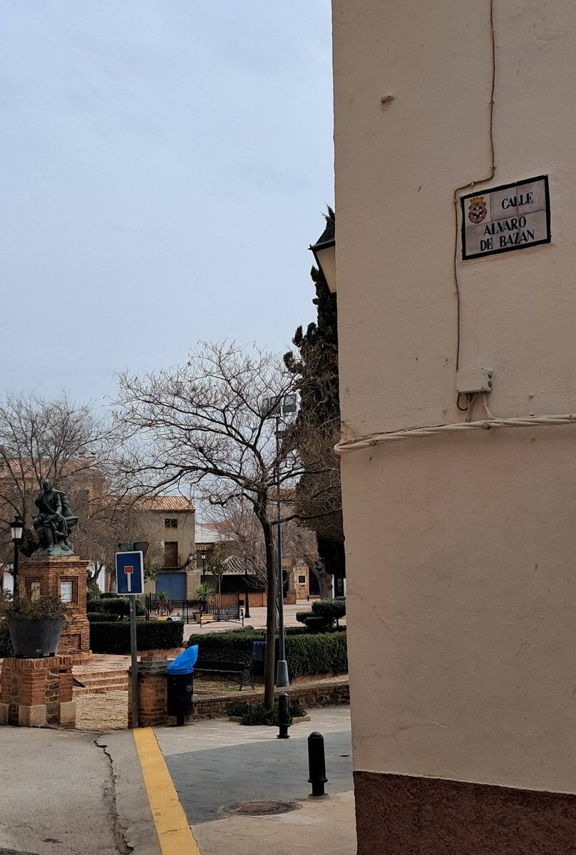 AlvaroBazan2026's tweet photo. Como no podía ser de otra forma, la calle Álvaro de Bazán del #Viso (Ciudad Real) conduce al Palacio del Marqués de Santa Cruz y el monumento dedicado al almirante.
Si conoces otras calles, colegios, estadios... llamados ‘Álvaro de Bazán’, compártelo.
#ÁlvaroBazán2026 https://t.co/O2X9Of0uVb