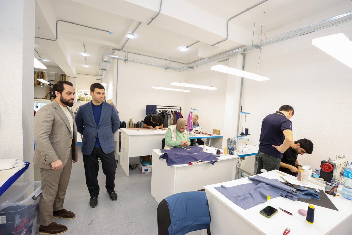 MammadovOrkh's tweet image. #KOBİA-nın dəstəyi ilə 'Mr Neatman' atelyesi yeni ünvanda – Ağ şəhərdə fəaliyyətə başlayıb. Bu, daha böyük istehsal imkanları və yeni iş yerləri deməkdir. Atelyeni ilk ziyarət edənlərdən olduq. Kiçik və orta biznesin inkişafına göstərilən dəstəyimiz davamlı olacaq. 💼🧵🫱🏼‍🫲🏾