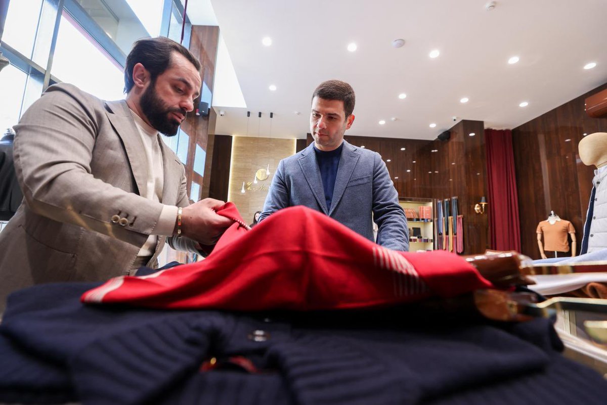 MammadovOrkh's tweet image. #KOBİA-nın dəstəyi ilə 'Mr Neatman' atelyesi yeni ünvanda – Ağ şəhərdə fəaliyyətə başlayıb. Bu, daha böyük istehsal imkanları və yeni iş yerləri deməkdir. Atelyeni ilk ziyarət edənlərdən olduq. Kiçik və orta biznesin inkişafına göstərilən dəstəyimiz davamlı olacaq. 💼🧵🫱🏼‍🫲🏾