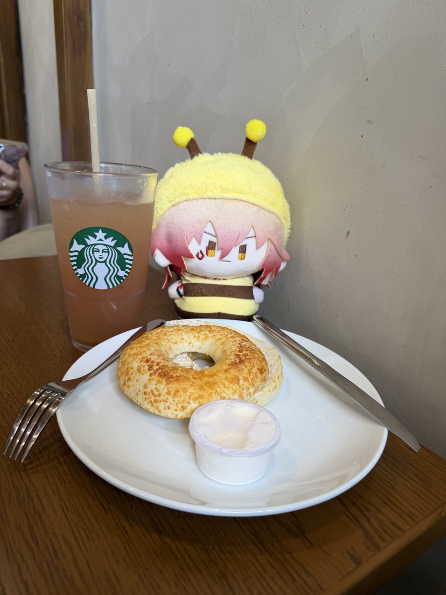 Watch out for the cutess Mynui bee 🐝 
#モぬ