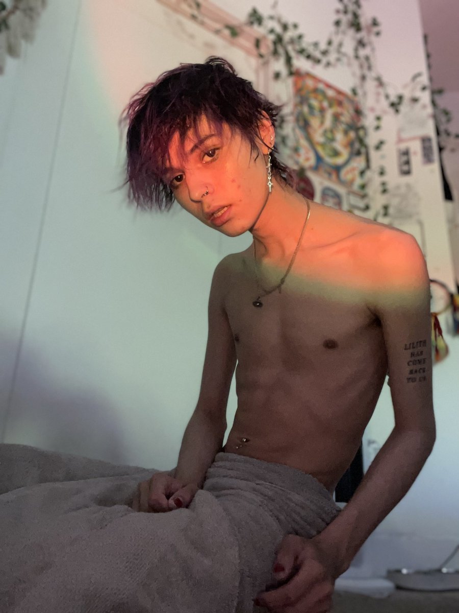 GRAVEYARDKID tweet media