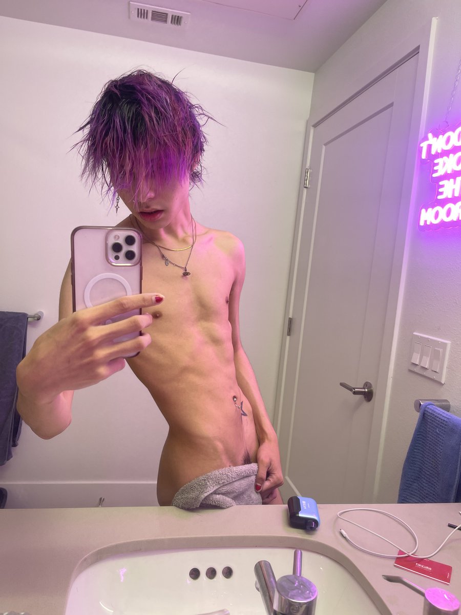 GRAVEYARDKID tweet media