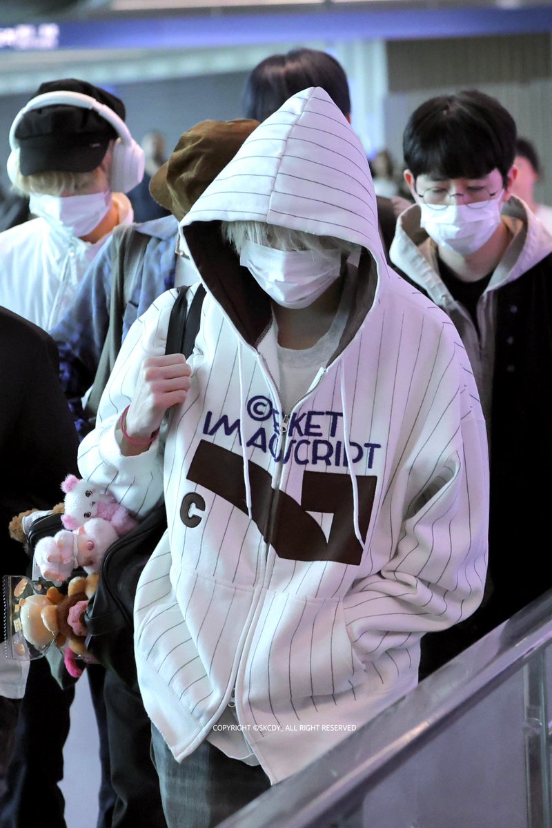 ☆ 260301 NCT WISH サクヤ 私服 🏷️ Brand : Teket - 🧥 Litmemo Zip