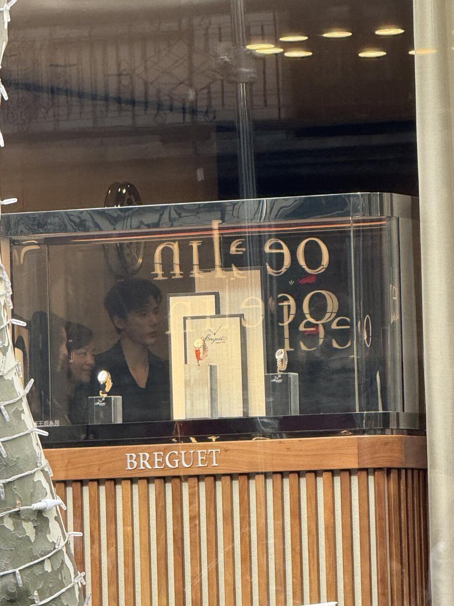 soibeanns's tweet photo. #WangAnyu and #ZhangRuonan are filming at a Breguet store today! 🕰️🎬 https://t.co/JMD7kTtIK3