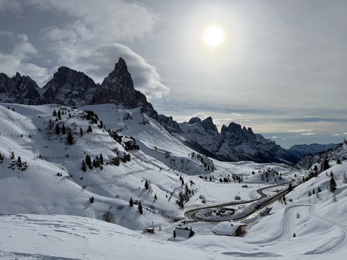 ski_partner's tweet photo. French ski resort invest 555 millions € for the next season. Half of the money is for improvement of new lifts
#france #skiresort #ski #skiing https://t.co/XIMdBCNCrQ