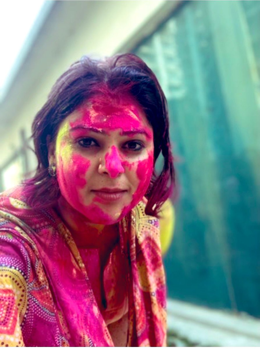 nidhileo's tweet photo. जिंदगी में हर व्यक्ति होली सा होता है …
कोई रंग बदल देता है तो कोई रंग भर देता है ❤️🎉
तो रंग बदलने वाले नहीं ,
रंग भरने वाले बनिए ❤️
Happy Holi 🎉💕 #HappyHoli #life #coloursoftogetherness https://t.co/du2QLStF3T